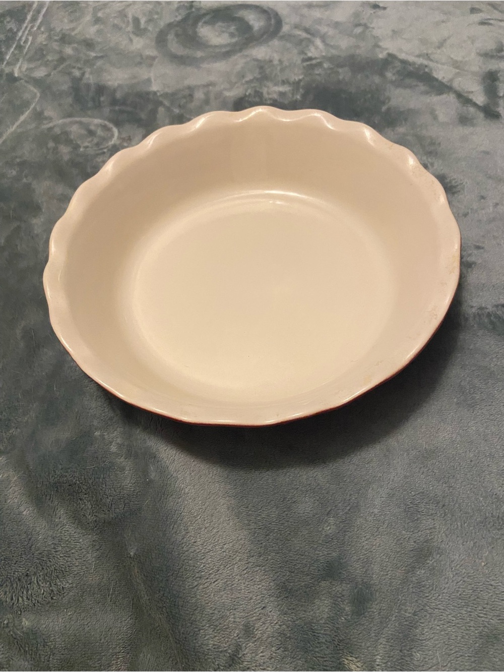Scalloped Ceramic Serving Bowl in Cream